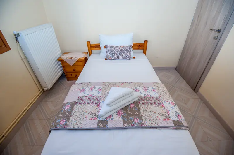 The semi-double bedroom