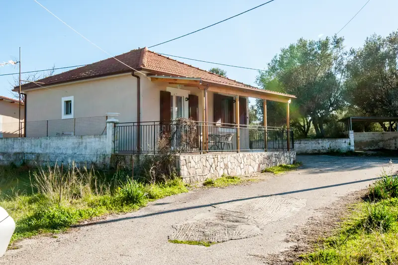 The house with open ground on every side